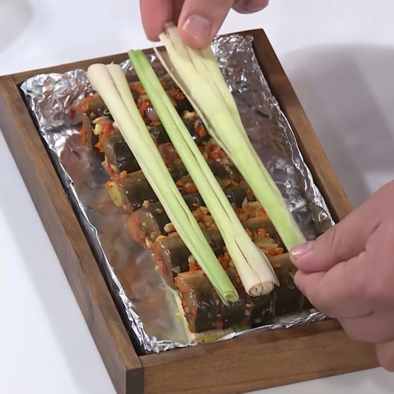 Step 4 Grilling eel Grilled eel with lemongrass and chili