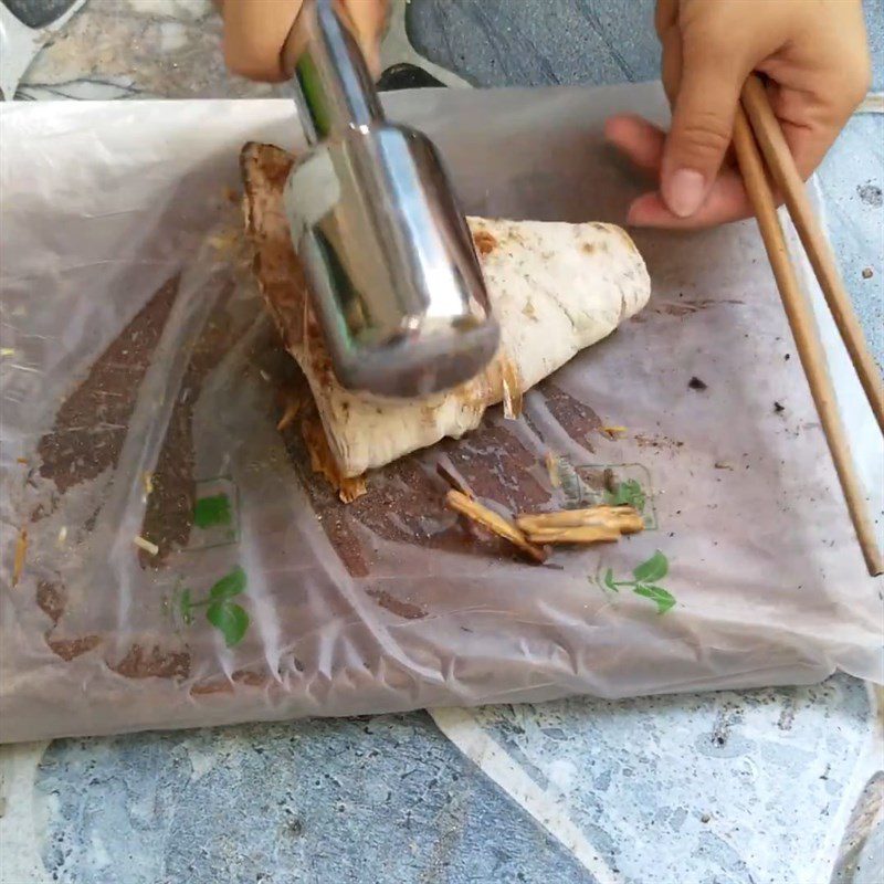 Step 1 Grill and tear the dried squid Stir-fried Dried Squid with Vermicelli