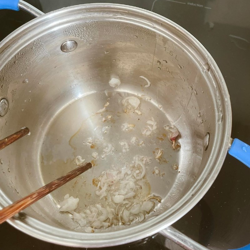 Step 4 Stew the eel Eel stewed in coconut water for kids