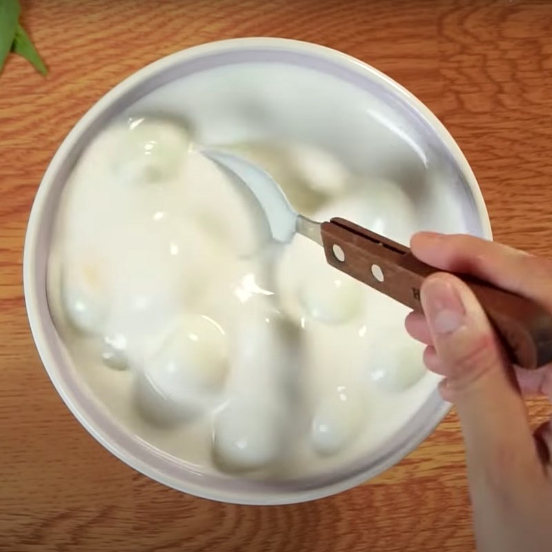 Step 2 Mix the batter for fried quail eggs with tamarind sauce