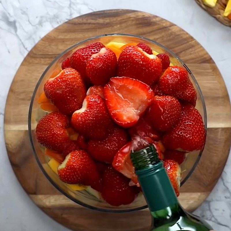 Step 2 Mix cocktail Sangria with white wine