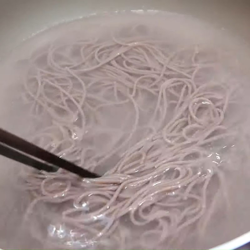 Step 4 Prepare the dipping sauce and blanch the noodles Seafood Mushroom Hotpot