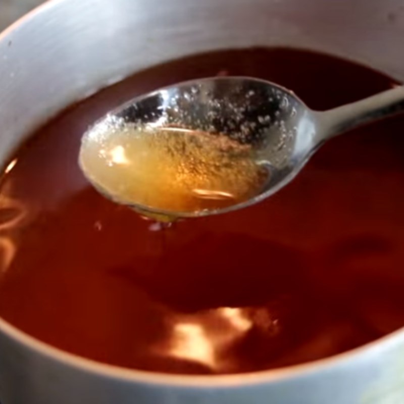 Step 1 Prepare fish sauce for pickled pork knuckle
