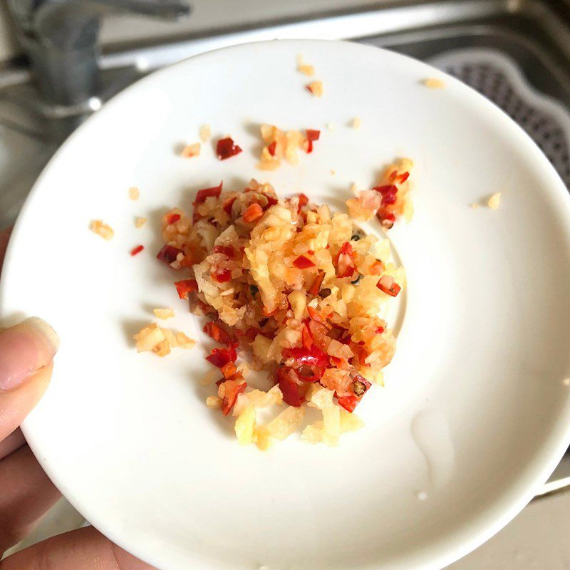 Step 4 Making tamarind fish sauce Fried fish with flour