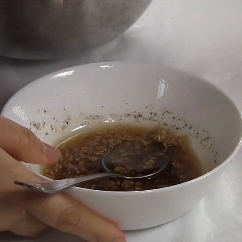 Step 4 Mix the dipping sauce Watercress mixed with beef