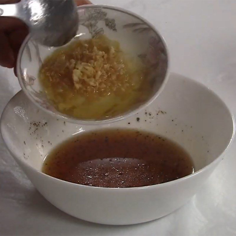 Step 4 Mix the dipping sauce Watercress mixed with beef