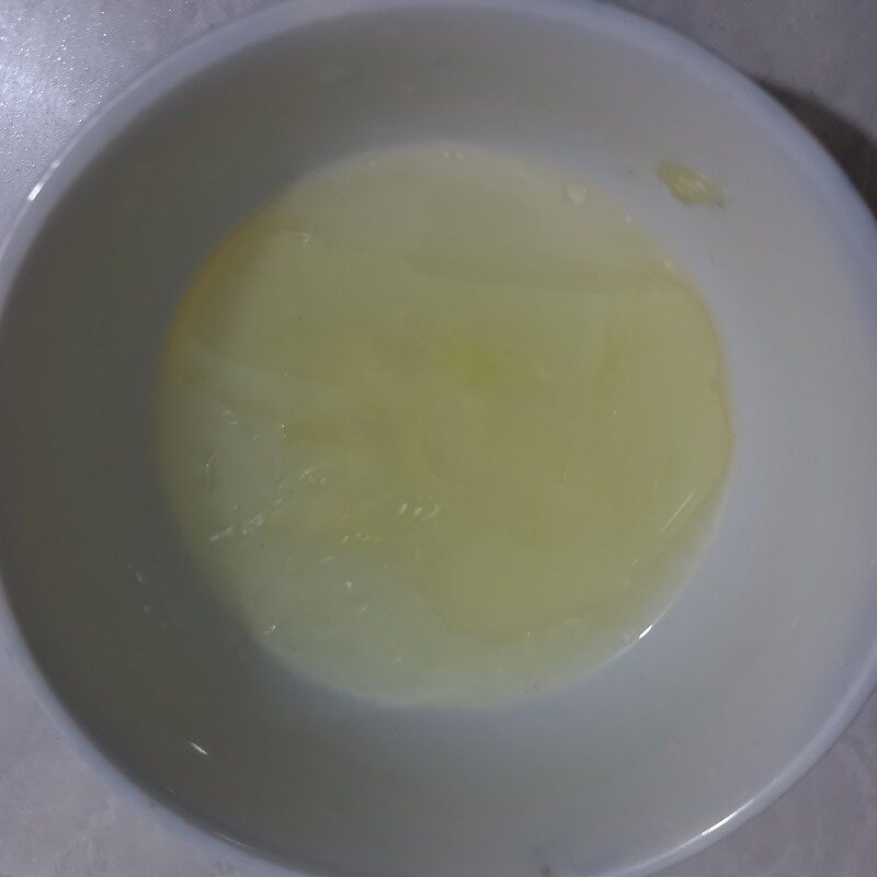 Step 4 Make the sauce for mixed crab grass with eggs and meat