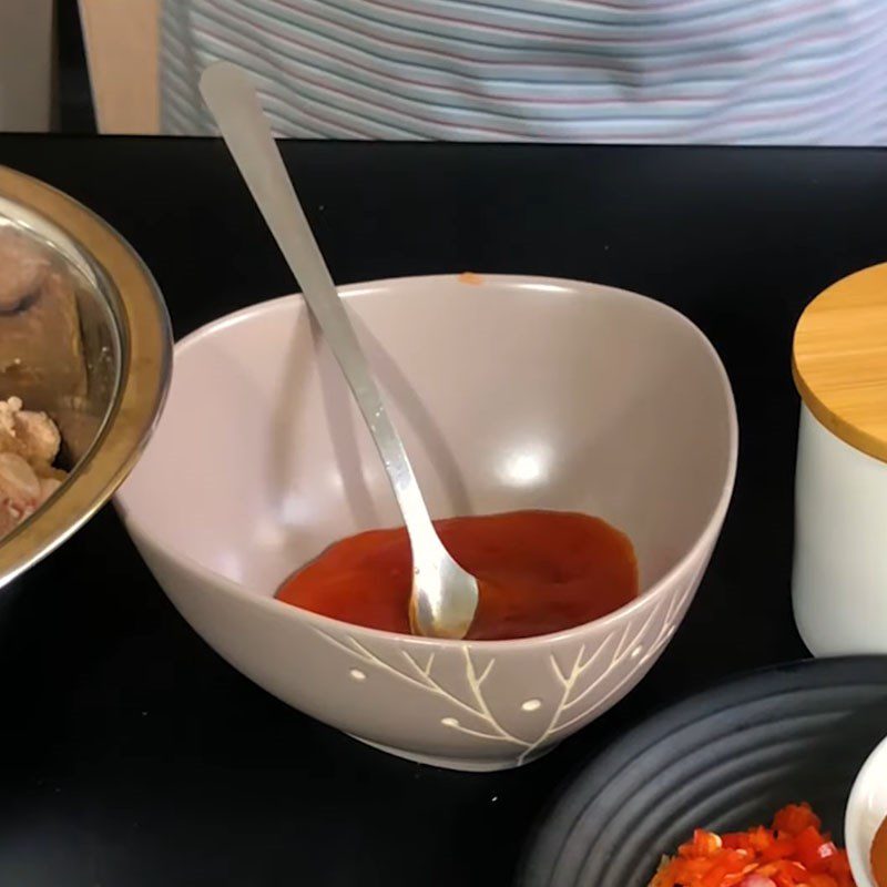 Step 2 Make the sauce for braised ribs Sweet and sour ribs