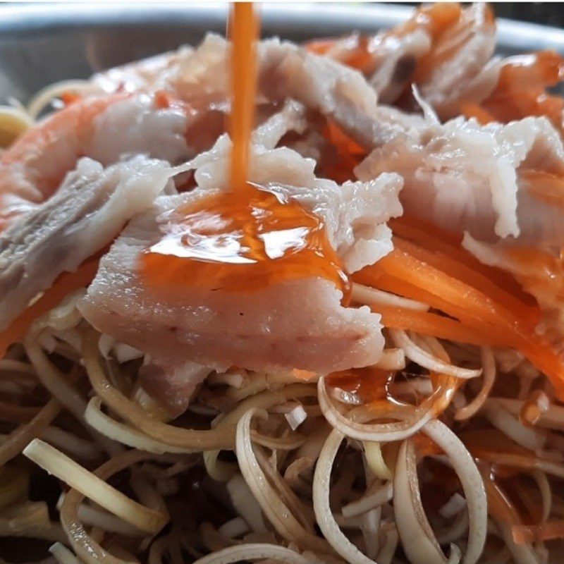 Step 3 Prepare the sauce and mix the salad Banana flower salad with shrimp and pork with chili sauce