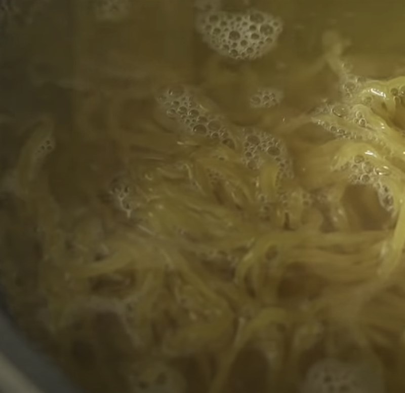 Step 3 Mix the sauce and toss the noodles Beef Ball