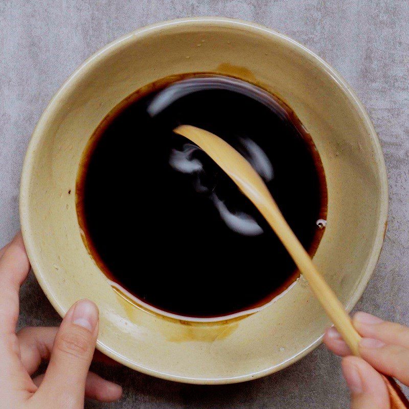 Step 2 Mix the soy sauce for the fried dough dipping sauce
