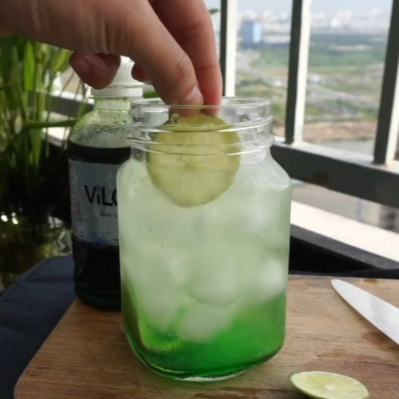 Step 2 Mixing soda Lemon mint soda
