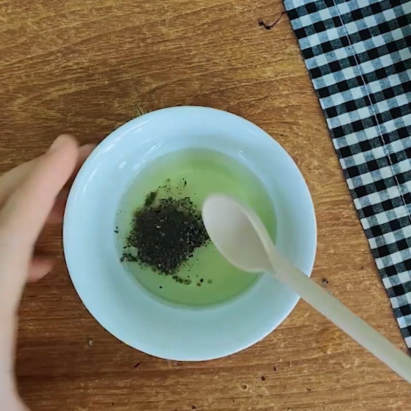 Step 3 Mixing salad dressing Avocado quail egg salad