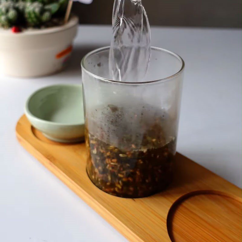 Step 1 Brew butterfly pea tea and roasted rice tea Roasted rice milk tea with butterfly pea flower