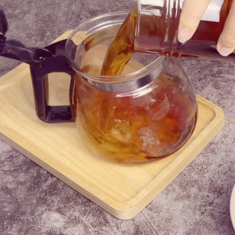 Step 2 Make milk tea Burnt egg cream milk tea