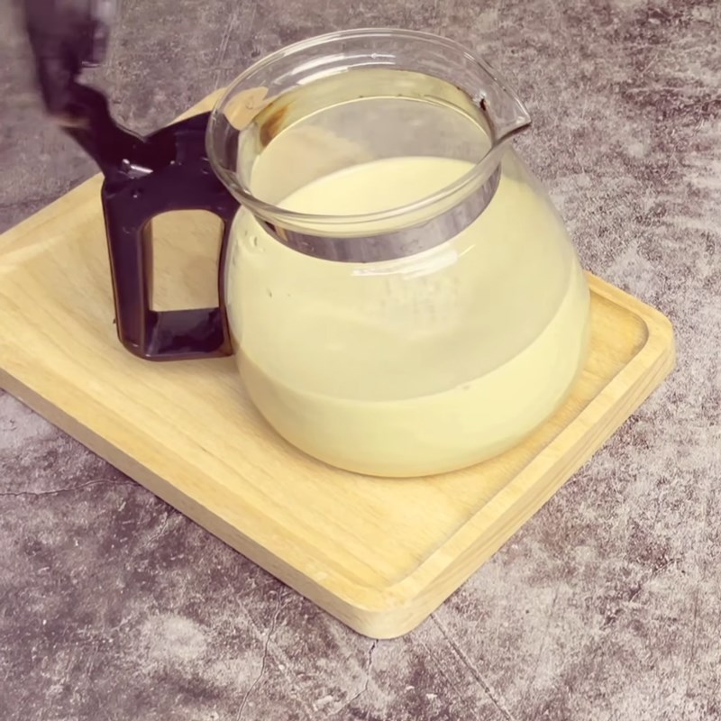 Step 2 Make milk tea Burnt egg cream milk tea