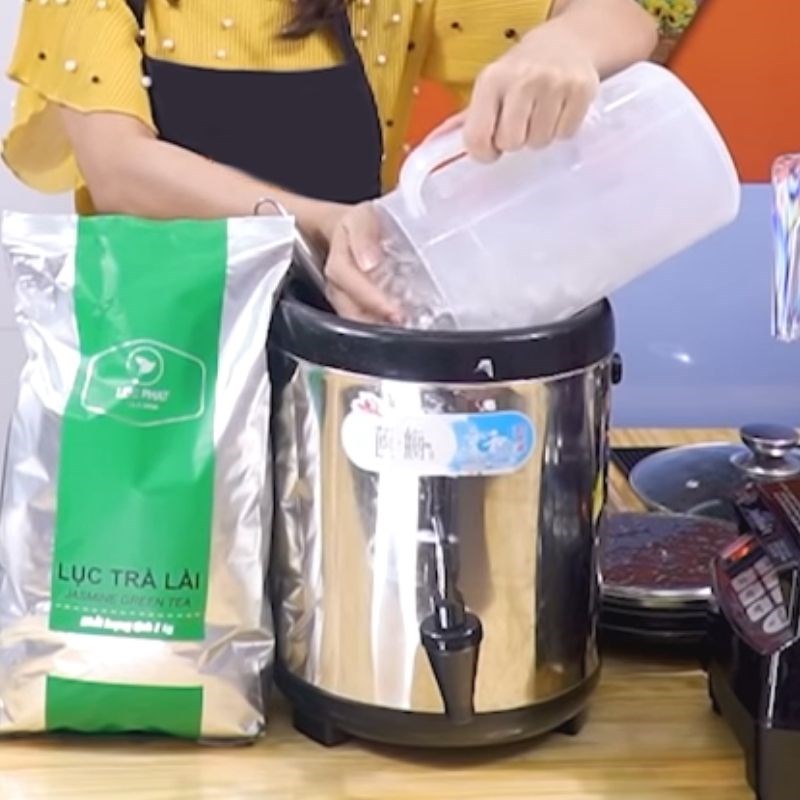Step 2 Making dragon fruit milk tea