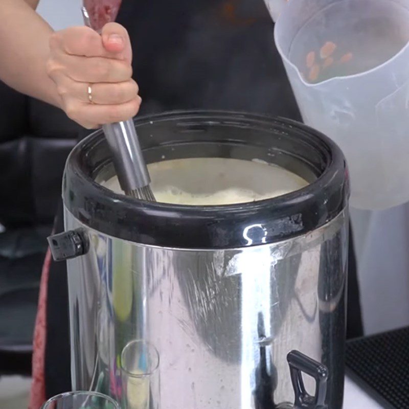 Step 5 Preparing milk tea for Pandan Milk Tea