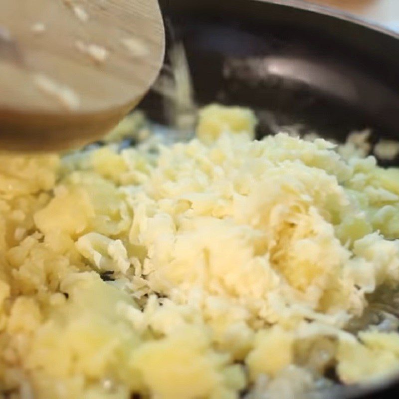 Step 3 Sauté the filling Simple baked potato with egg