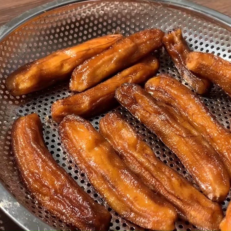 Step 5 Continue drying bananas Dried bananas