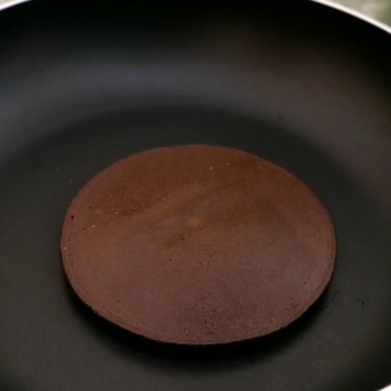 Step 4 Fry the pancakes Oreo pancake with milk cream filling