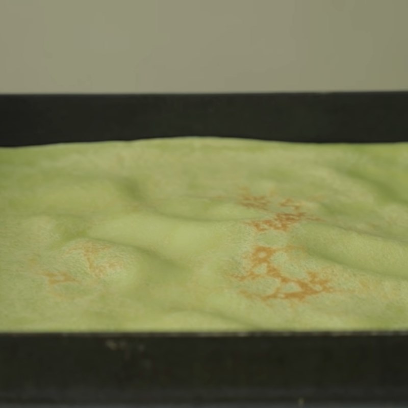 Step 4 Frying the cake Rolled melon crepe