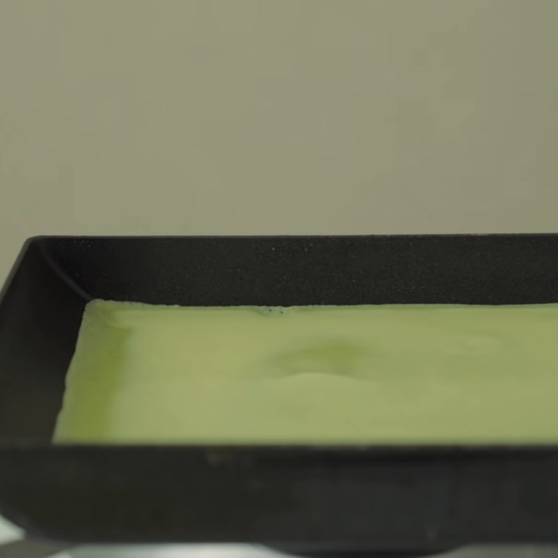 Step 4 Frying the cake Rolled melon crepe