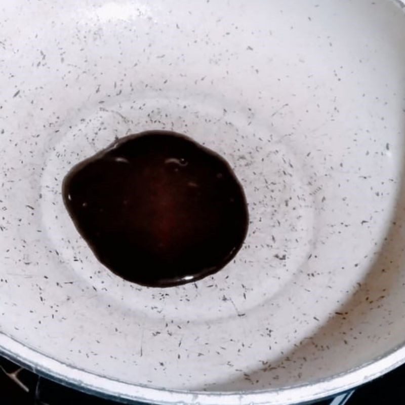 Step 3 Frying the cake shell Doraemon Oreo cake (recipe shared by users)