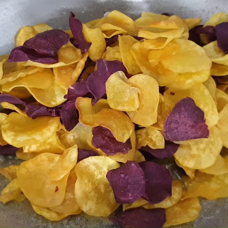 Step 3 Butter sugar frying Butter fried sweet potatoes