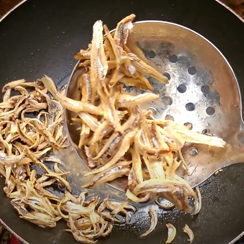 Step 2 Frying dried anchovies Bitter eggplant salad with dried fish