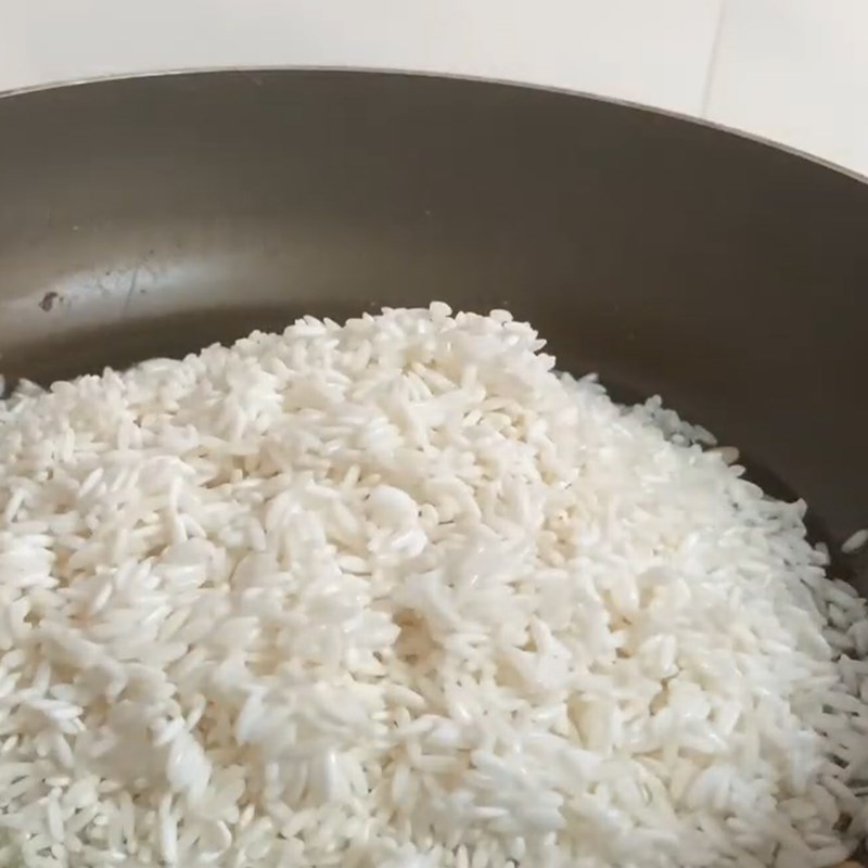 Step 5 Toasting Rice Chicken Porridge with Perilla