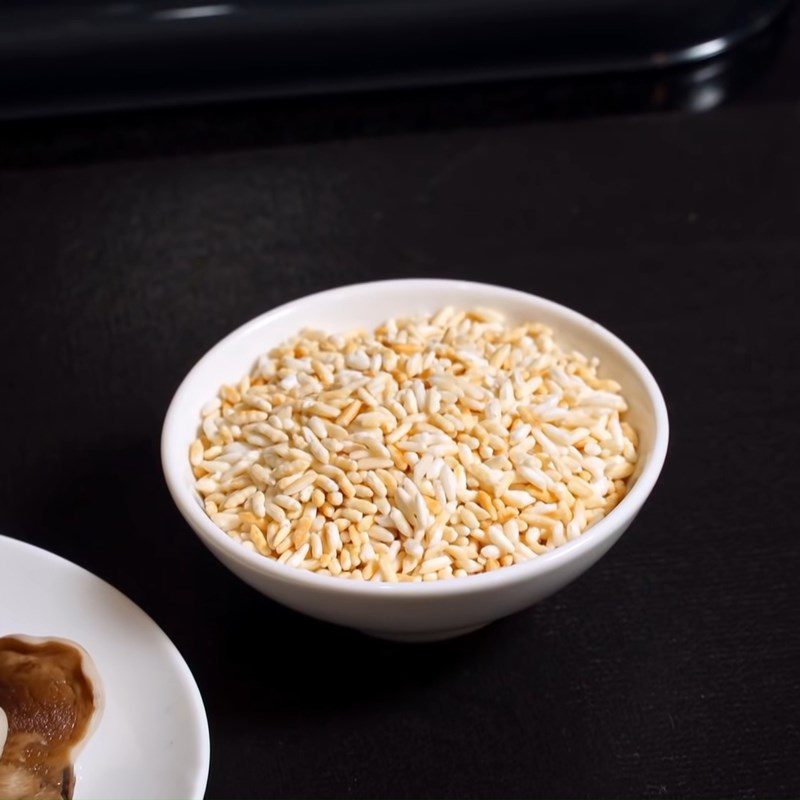 Step 1 Roast rice and cook porridge Tram Mushroom Porridge