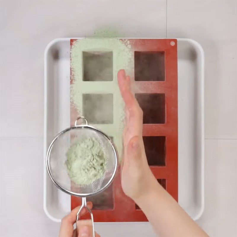 Step 3 Sifting flour and pouring the candy mold Matcha marshmallow candy with chocolate filling