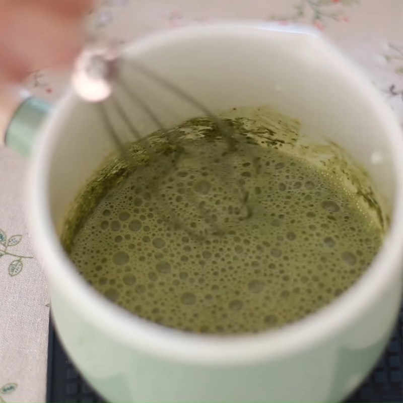 Step 3 Sifting the flour Green tea mousse