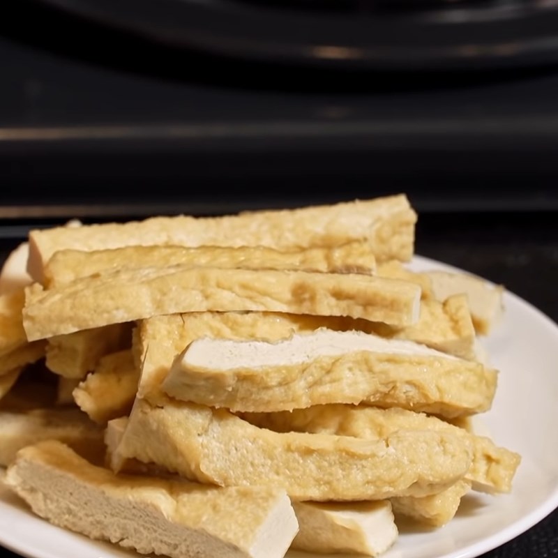 Step 1 Stir-fry tofu Vegetarian Mixed Noodles