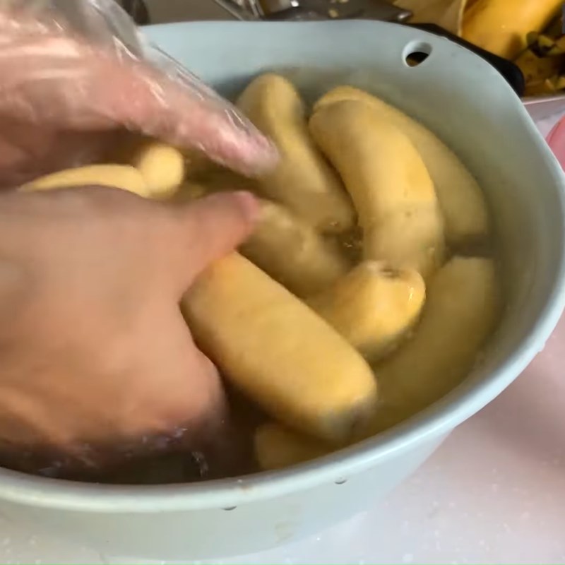 Step 2 Wash banana Dried banana