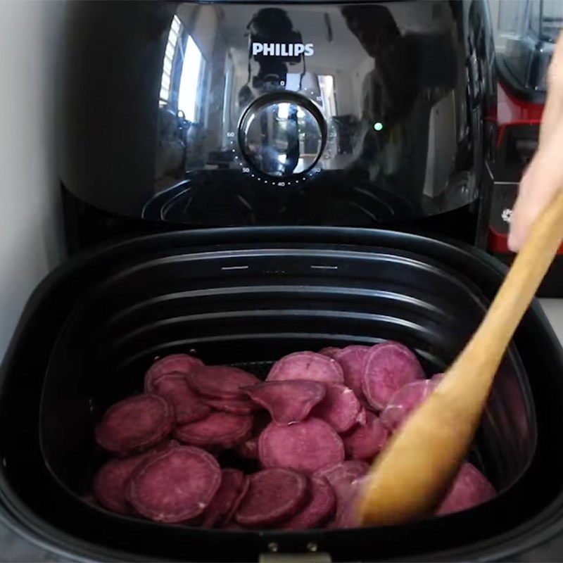 Step 3 Air Fryer Sweet Potato Chips Purple sweet potato fried in an air fryer