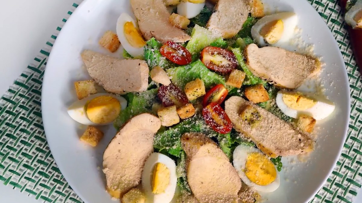 What is Caesar salad? 2 Simple and Delicious Ways to Make Caesar Salad at Home 26 Caesar salad with chicken breast