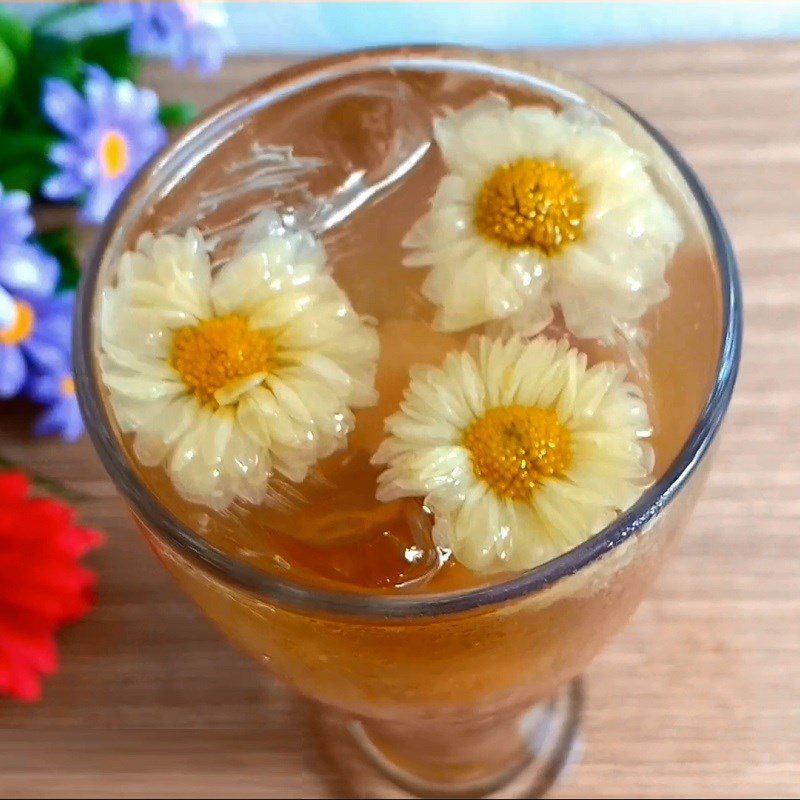 Step 5 Final product Chrysanthemum herbal drink with longan