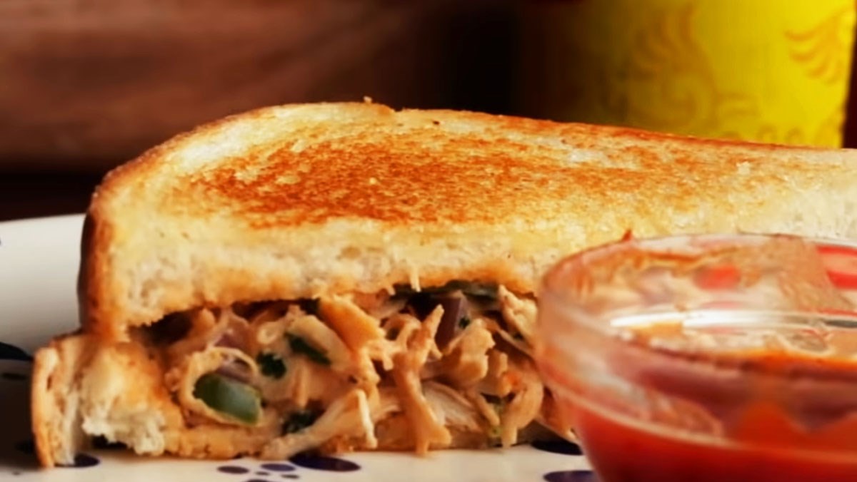 3 Ways to Make Chicken Sandwich for a Light and Nutritious Breakfast 2 Chicken Sandwich with Bell Peppers