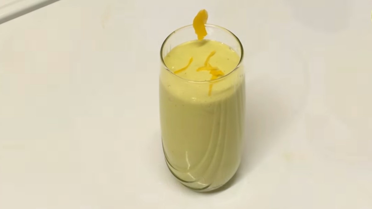 4 Ways to Make Refreshing Lemon Smoothies to Beat the Summer Heat 25 Avocado lemon smoothie