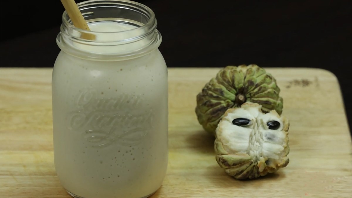 3 Ways to Make Sweet, Fragrant, Uniquely Delicious Custard Apple Smoothies 2 Custard apple smoothie