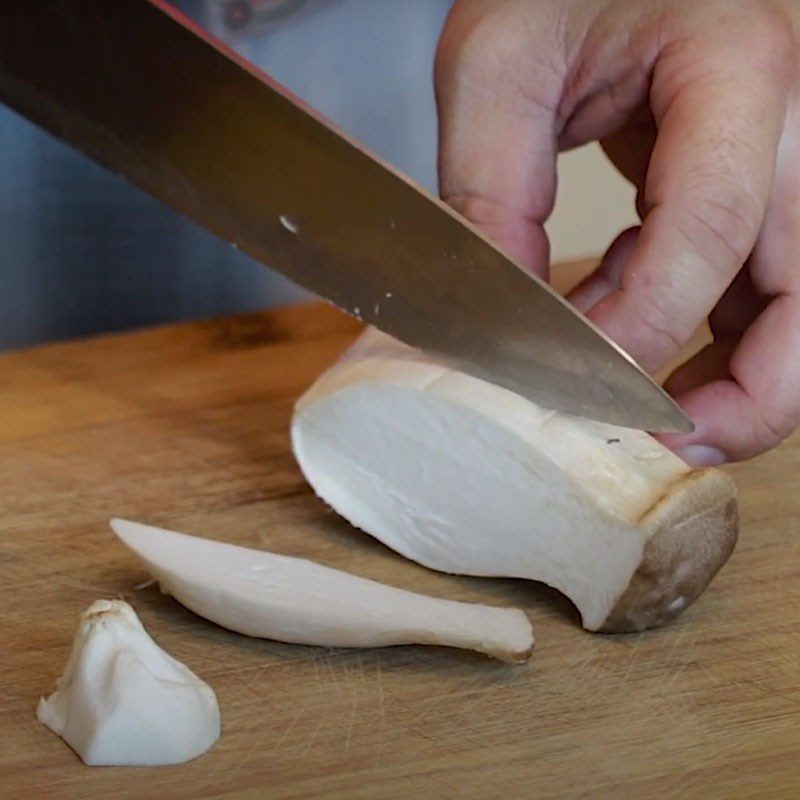 Step 1 Prepare the ingredients for Chicken Thigh Mushroom Soba Noodles