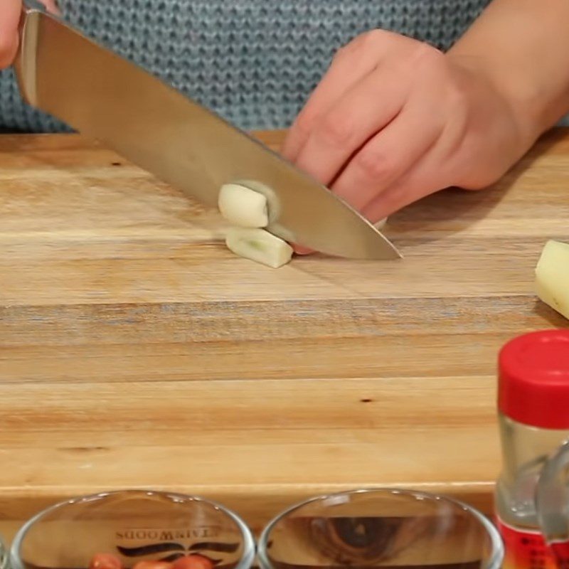 Step 1 Prepare ingredients for Kung Pao Chicken