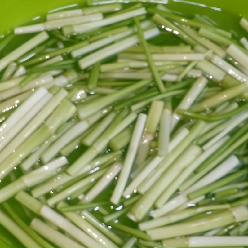 Step 1 Prepare water celery with beef stir-fry