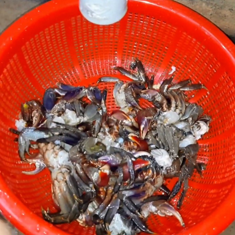 Step 1 Prepare the sea crab Sea crab fried with salt and chili