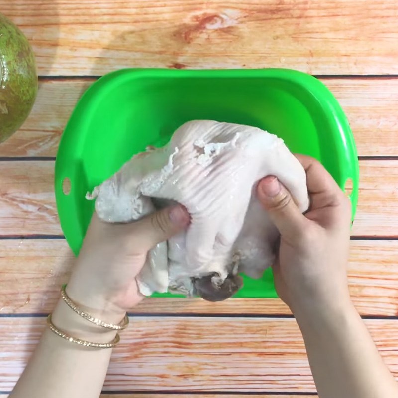 Step 1 Prepare pig stomach for pig stomach cooked with lagu