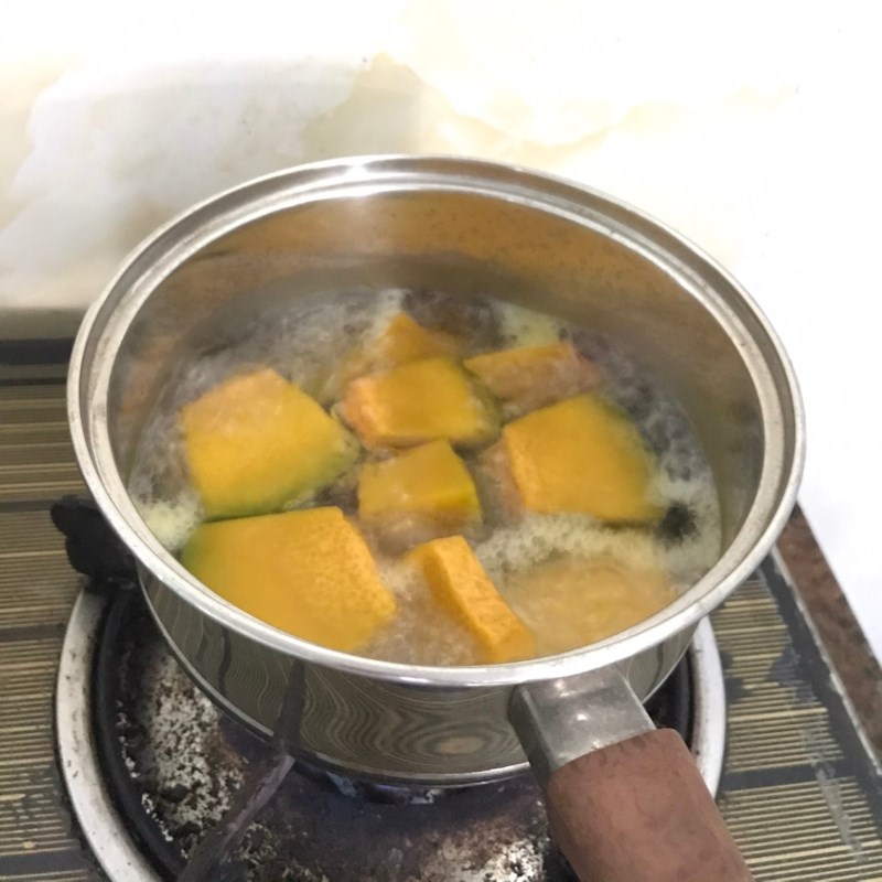 Step 1 Prepare the pumpkin Pumpkin pearls made from tapioca flour