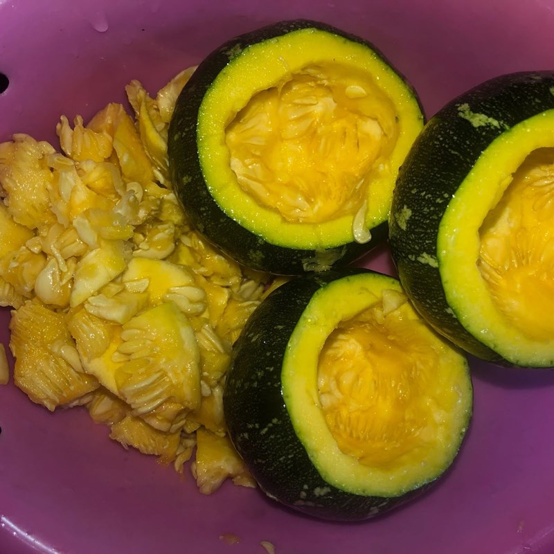 Step 1 Prepare the green skin pumpkin for stuffed pumpkin soup
