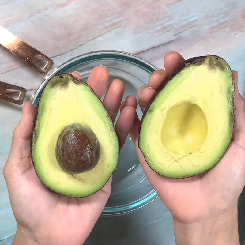 Step 1 Prepare the avocado Yogurt avocado ice cream